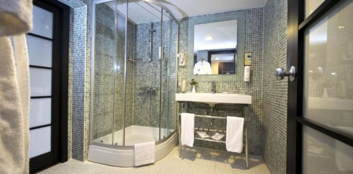 viešbutis LIMAK LARA DELUXE HOTEL & RESORT įsikūręs Turkija.