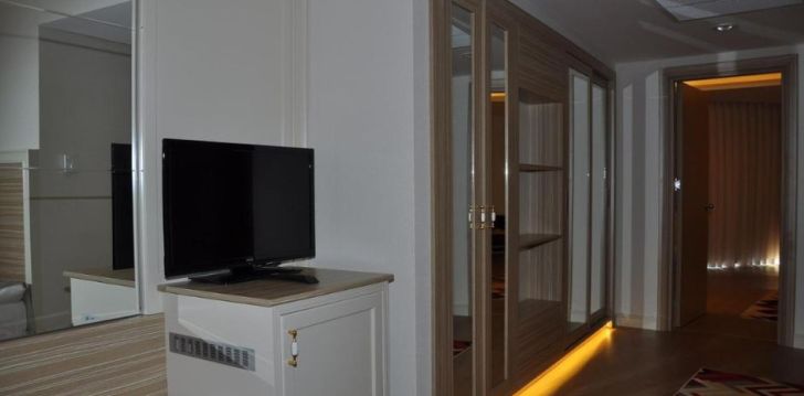 apsistokite DELPHIN DELUXE RESORT viešbutyje už gerą kainą.