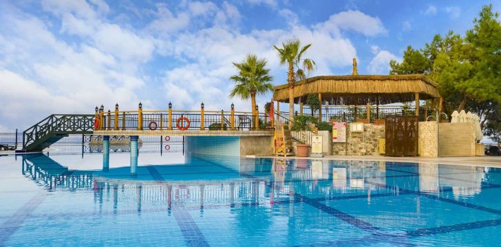 apgyvendinimas 5* UTOPIA WORLD HOTEL
