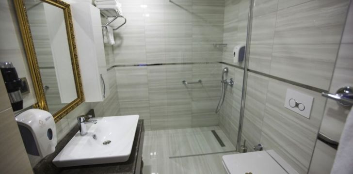 apsistokite AZURA DELUXE RESORT viešbutyje už gerą kainą.