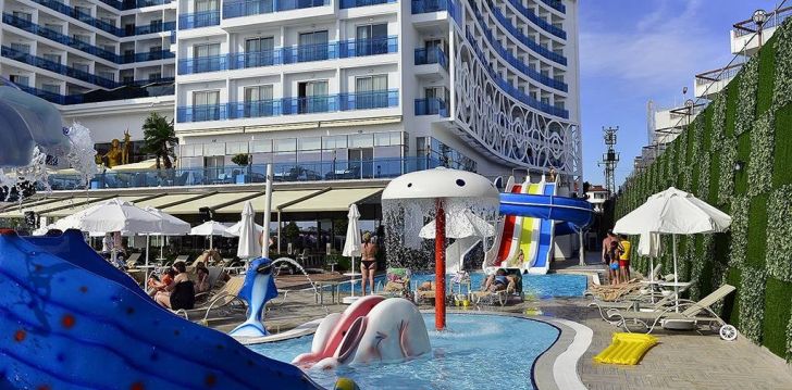 Puikus poilsis ant jūros kranto įsikūrusiame 5* viešbutyje AZURA DELUXE RESORT 21