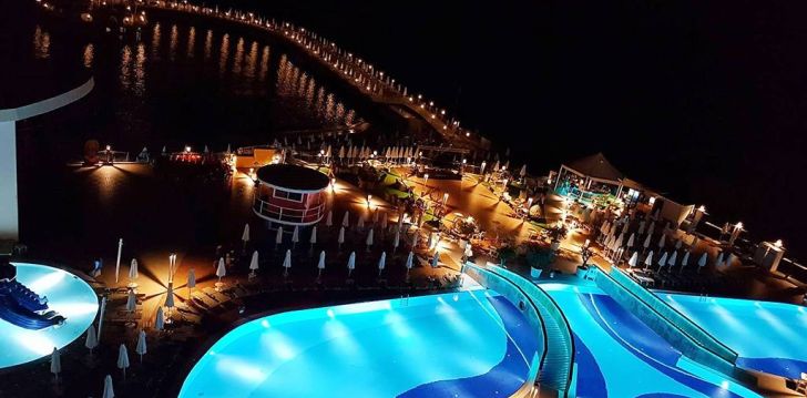 apgyvendinimas 5* AZURA DELUXE RESORT