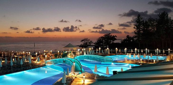 rinkitės viešbutį AZURA DELUXE RESORT kelionei į Turkija