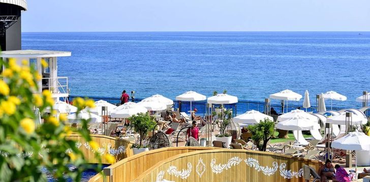 apsistokite AZURA DELUXE RESORT viešbutyje už gerą kainą. 