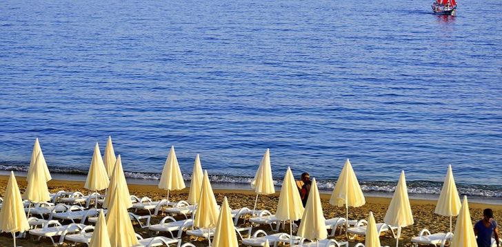 apsistokite AZURA DELUXE RESORT viešbutyje už gerą kainą.