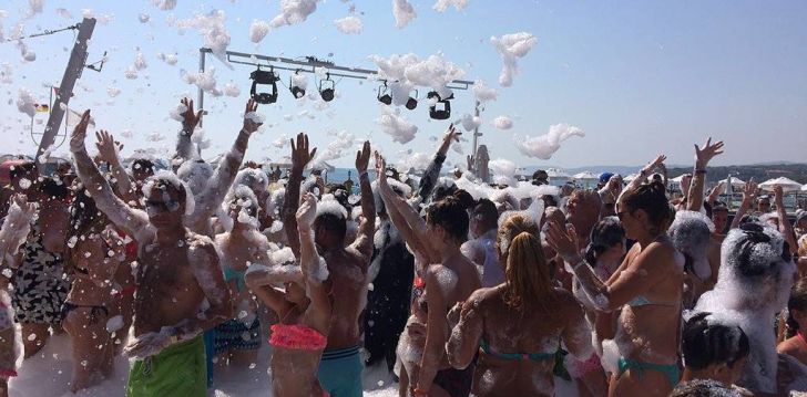 rinkitės viešbutį AZURA DELUXE RESORT kelionei į Turkija