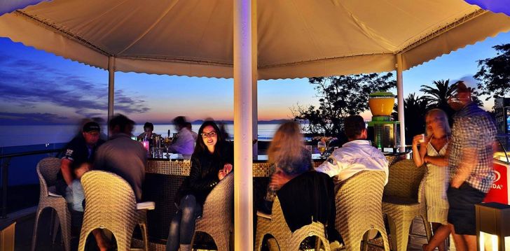 viešbutis AZURA DELUXE RESORT įsikūręs Turkija.