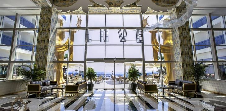 nepraleisk progos pailsėti už gerą kainą - viešbutyje AZURA DELUXE RESORT