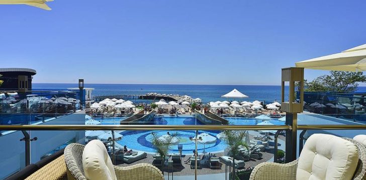 apgyvendinimas 5* AZURA DELUXE RESORT