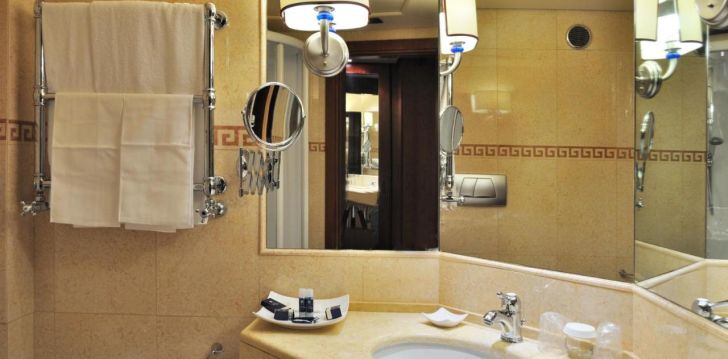 viešbutis PINETA PALACE įsikūręs Italija.