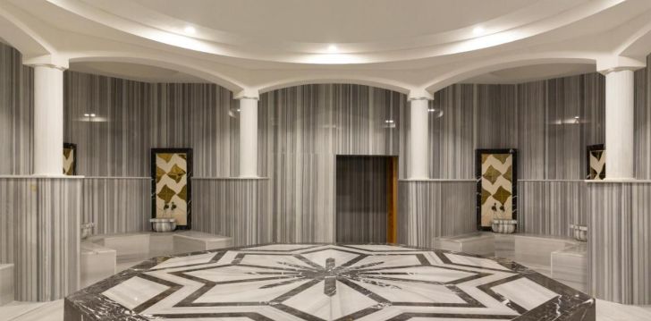 apsistokite IC HOTELS GREEN PALACE viešbutyje už gerą kainą. 