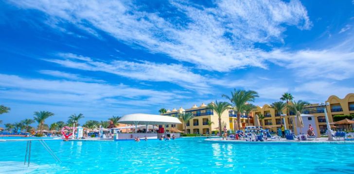 apsistokite TITANIC BEACH SPA & AQUA PARK viešbutyje už gerą kainą. 
