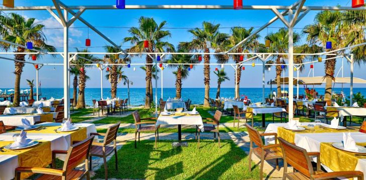 apsistokite CRYSTAL FLORA BEACH RESORT viešbutyje už gerą kainą.