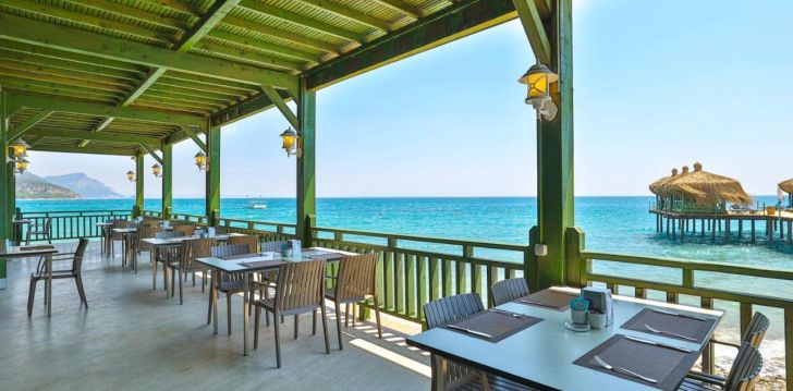 apgyvendinimas 5* CRYSTAL FLORA BEACH RESORT