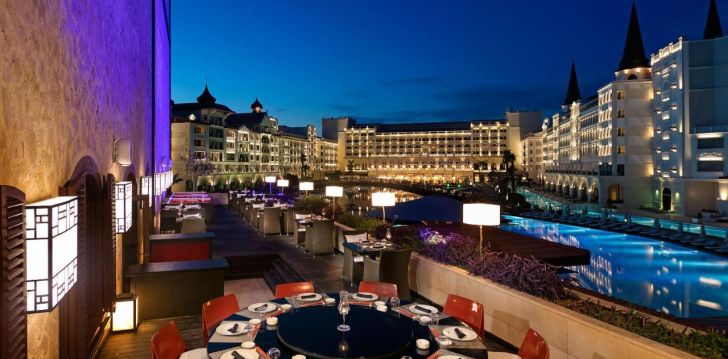 viešbutis TITANIC MARDAN PALACE įsikūręs Turkija.