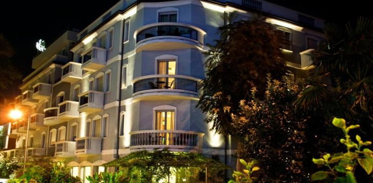 Viešbutis SOVRANA HOTEL & SPA įsikūręs Italija. 