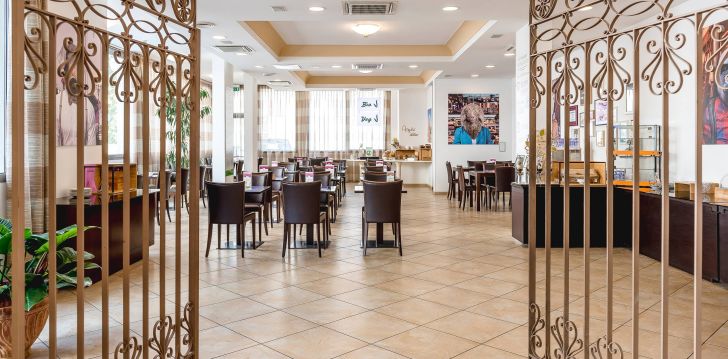 Planuoji kelionę į Italija? apsistokite 4 viešbutyje SOVRANA HOTEL & SPA. 