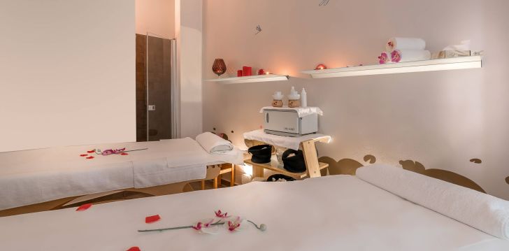 Viešbutis SOVRANA HOTEL & SPA įsikūręs Italija.
