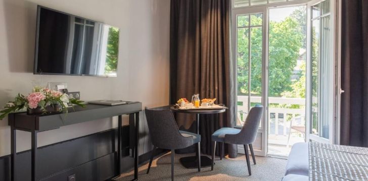 Viešbutis GOLF HOTEL įsikūręs Prancūzija. 