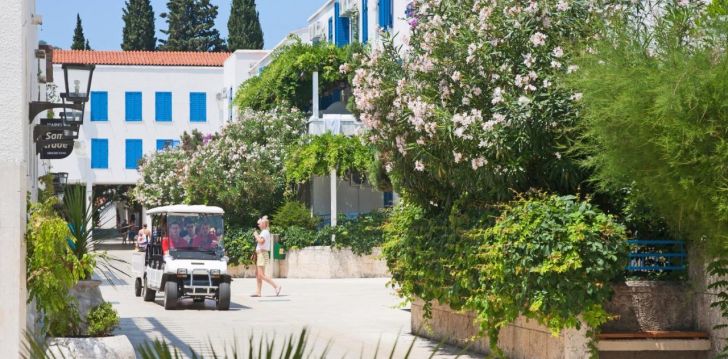 tavęs laukia poilsis Juodkalnija įsikūrusiame SLOVENSKA PLAZA