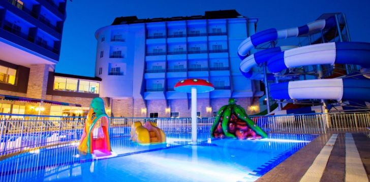 geras kainos ir kokybės santykis atostogoms - viešbutis RAMADA RESORT BY WYNDHAM SIDE