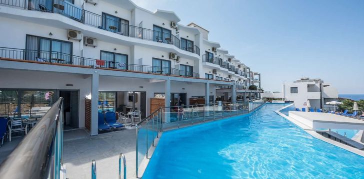 Apsistokite PANORAMA VILLAGE HOTEL viešbutyje už gerą kainą. 