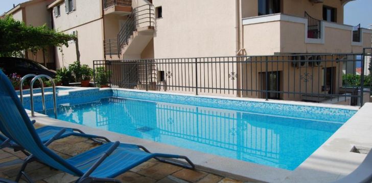 Apsistokite SRZENTIC APARTMENTS viešbutyje už gerą kainą. 