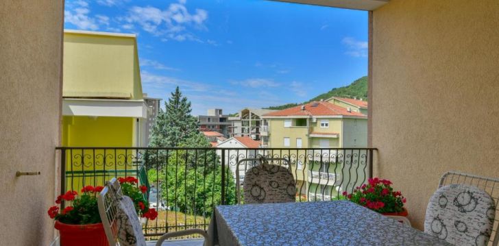 Viešbutis SRZENTIC APARTMENTS įsikūręs Juodkalnija. 