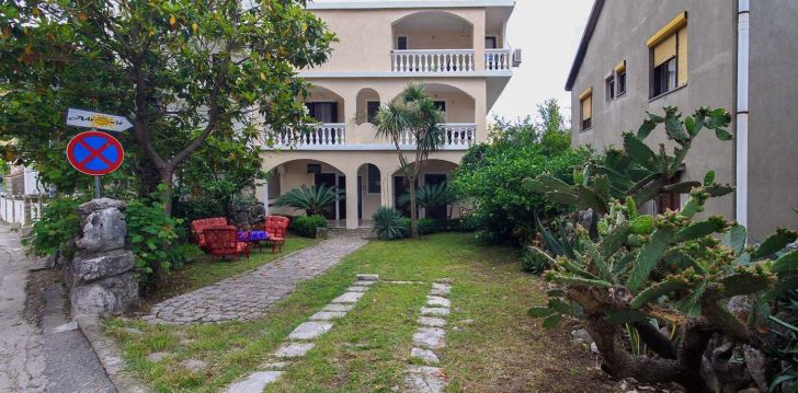Apsistokite ADROVIC APARTAMENTS viešbutyje už gerą kainą. 