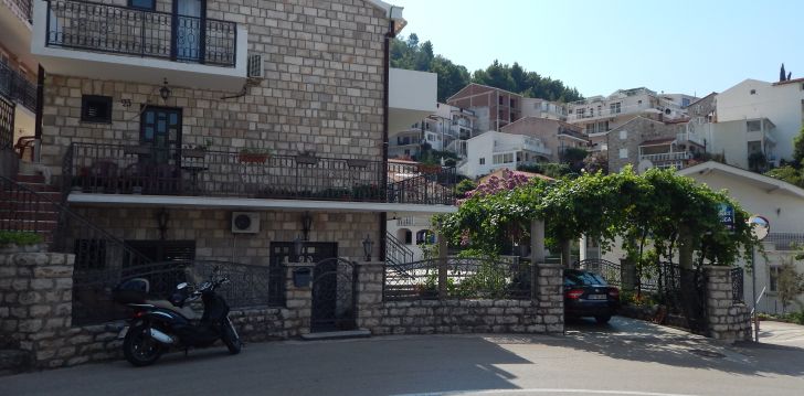 Apsistokite TEODORA APARTMENTS viešbutyje už gerą kainą. 