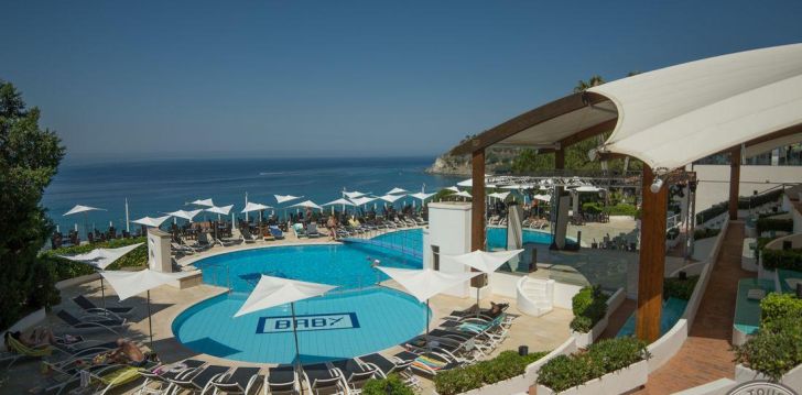 nepraleisk progos pailsėti už gerą kainą - viešbutyje SCOGLIO DELLA GALEA RESORT (CAPO VATICANO)