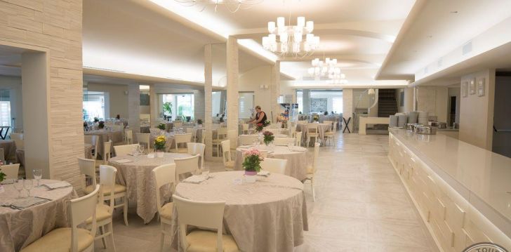 rinkitės viešbutį SCOGLIO DELLA GALEA RESORT (CAPO VATICANO) kelionei į Italija