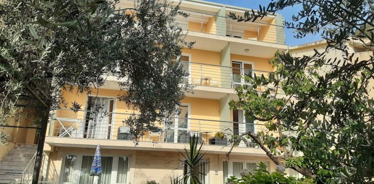 Apsistokite APARTMENTS SARA LUX viešbutyje už gerą kainą. 