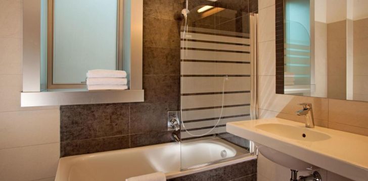 apsistokite HOTEL ARTIS viešbutyje už gerą kainą.