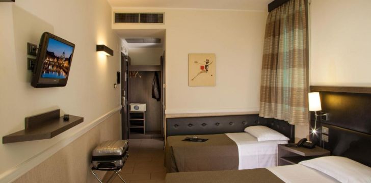 viešbutis HOTEL ARTIS įsikūręs Italija.