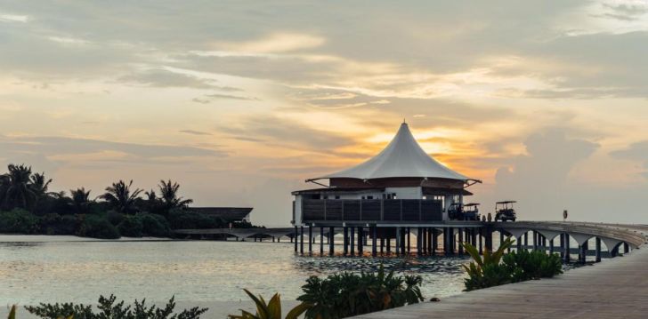 apsistokite CINNAMON HAKURA HURAA MALDIVES viešbutyje už gerą kainą.