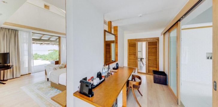 rinkitės viešbutį CINNAMON HAKURA HURAA MALDIVES kelionei į Maldyvai