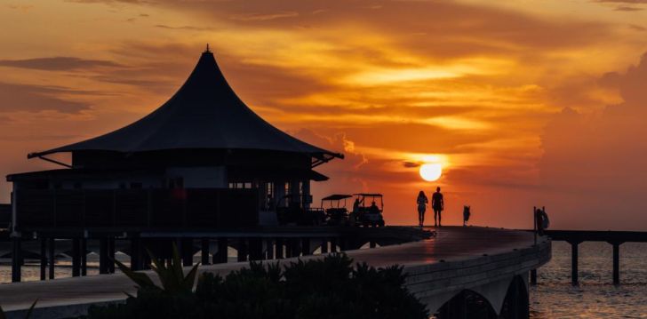 CINNAMON HAKURA HURAA MALDIVES - klientų vertinamas, kaip geras kainos ir kokybės santykis. 