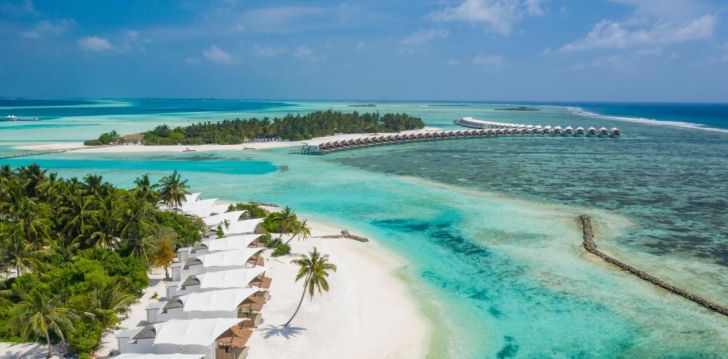 Apsistokite CINNAMON HAKURA HURAA MALDIVES viešbutyje už gerą kainą. 