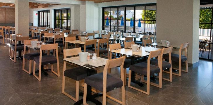 Apgyvendinimas 3* PEFKOS CITY