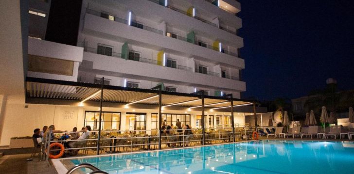 Viešbutis PEFKOS CITY įsikūręs Kipras. 