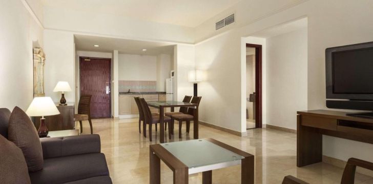 rinkitės viešbutį RAMADA BEACH HOTEL AJMAN kelionei į JAE