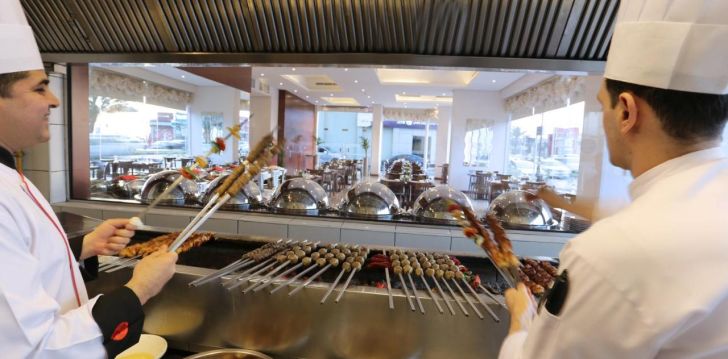viešbutis RAMADA BEACH HOTEL AJMAN įsikūręs JAE.