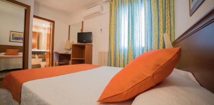 Viešbutis HOTEL RISECH įsikūręs Ispanija. 