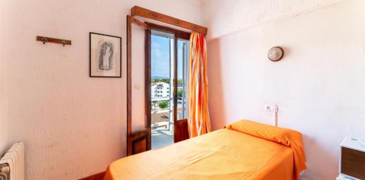 Apsistokite HOSTAL RESIDENCIA SAN FRANCISCO viešbutyje už gerą kainą.