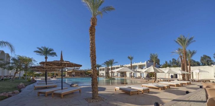 apsistokite REEF OASIS BEACH RESORT viešbutyje už gerą kainą.