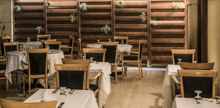rinkitės viešbutį MITSIS PETIT PALAIS BEACH kelionei į Graikija