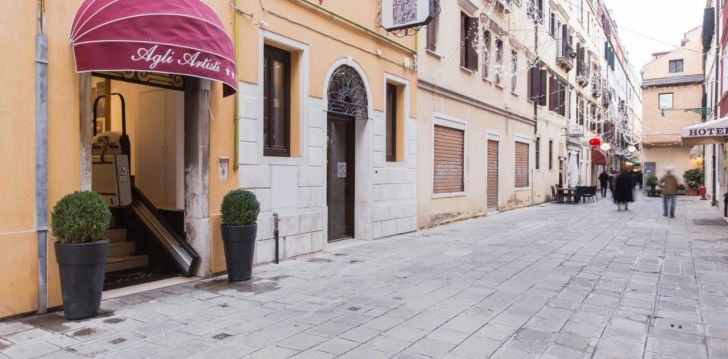 apsistokite HOTEL AGLI ARTISTI viešbutyje už gerą kainą.