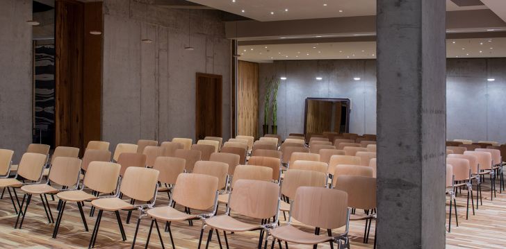 viešbutis HOTEL WARSZAWA įsikūręs Lenkija.