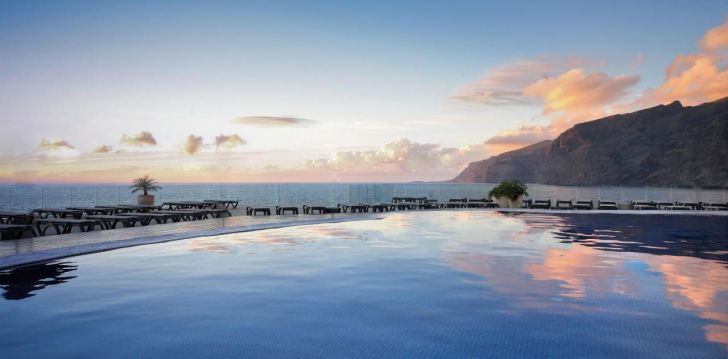 Apsistokite BARCELO SANTIAGO (Adults Only 18+) viešbutyje už gerą kainą.